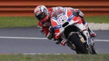 Ducati "vuela" sobre la lluvia en Sepang