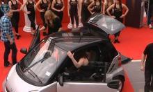 Nuevo Guinness World Record: 16 chicas en un Smart ForTwo