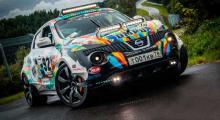 Un Nissan Juke-R de 800 CV se divierte en Nürburgring