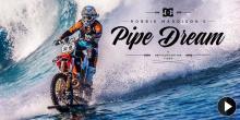 Robbie Maddison surfea con su moto